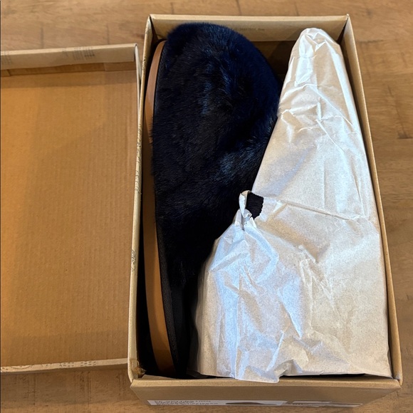Free People Snowball Slippers Navy Blue Faux Fur Size 9 NWT New in Box Lounge - Picture 7 of 7